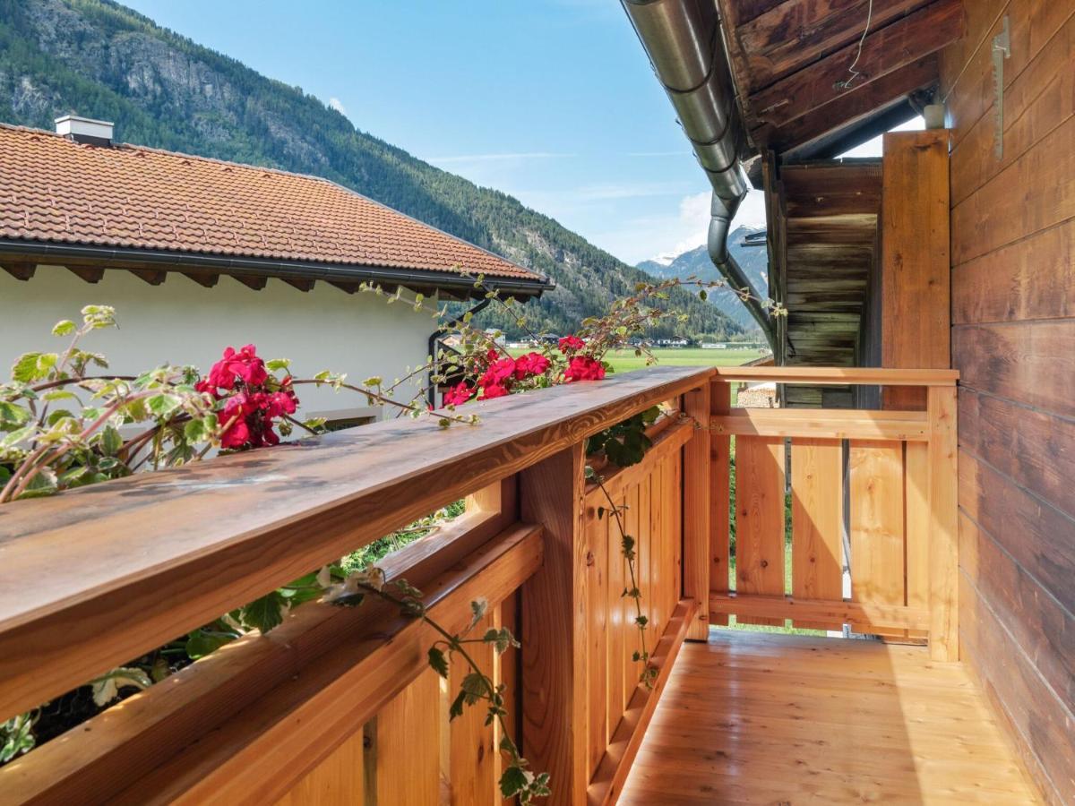 Vintage Holiday Home Near The Ski Bus Stop Langenfeld Luaran gambar